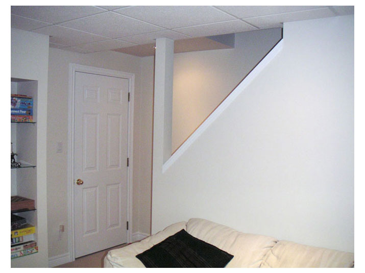 Open concept basement staircase