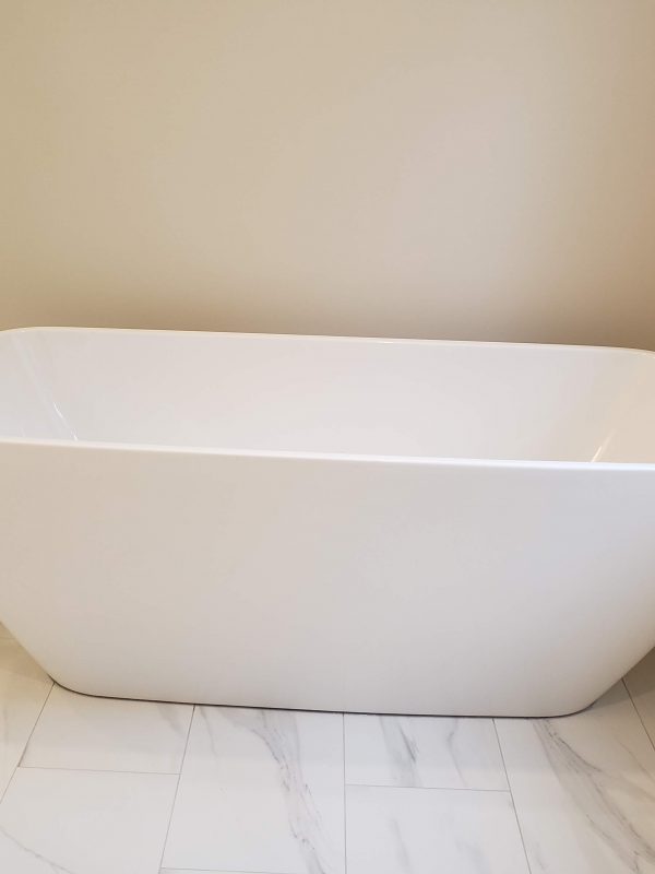 Freestanding bathtub and faucet