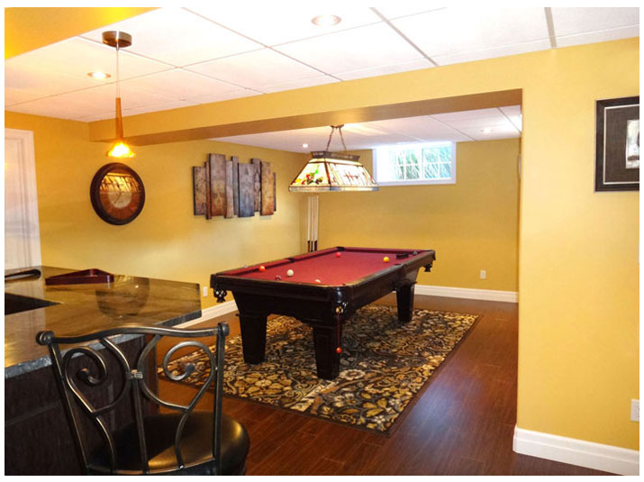 Bar and pool table area