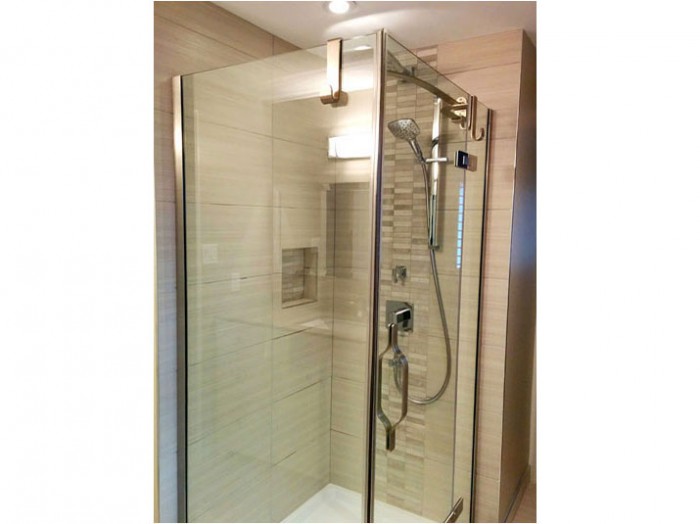 Tiled shower with stone mosaic tile