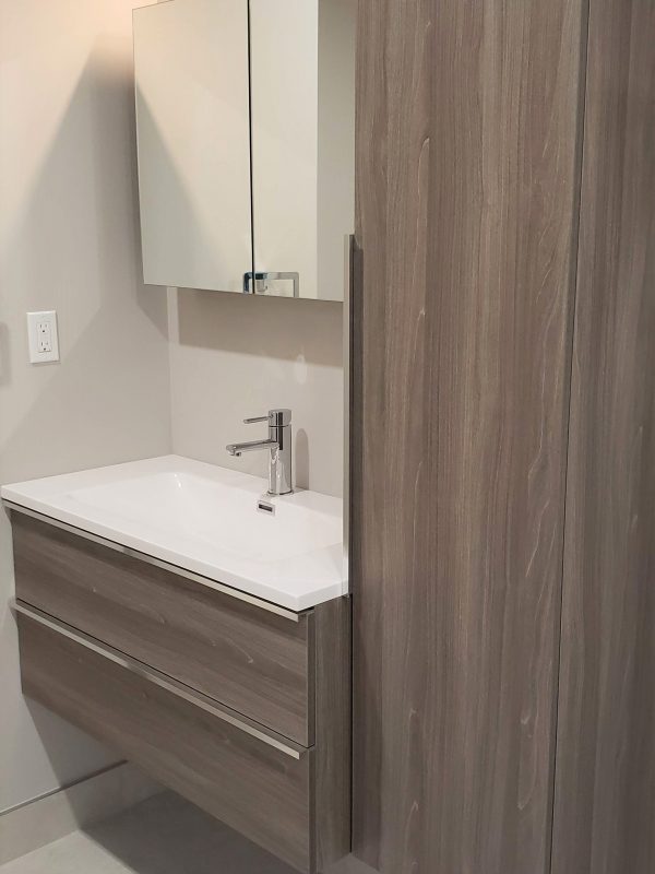 3 piece washroom featuring floating vanity and linen tower