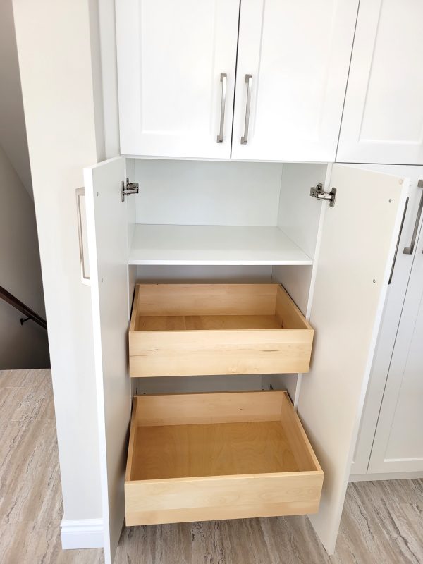Pull out drawer system in pantry