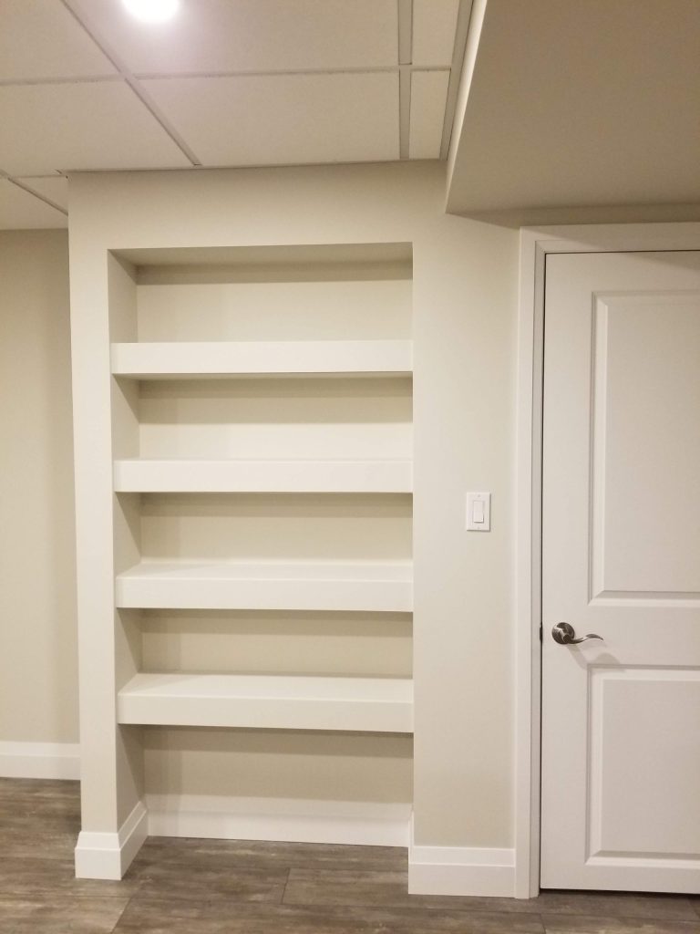 Bookshelf niche installed