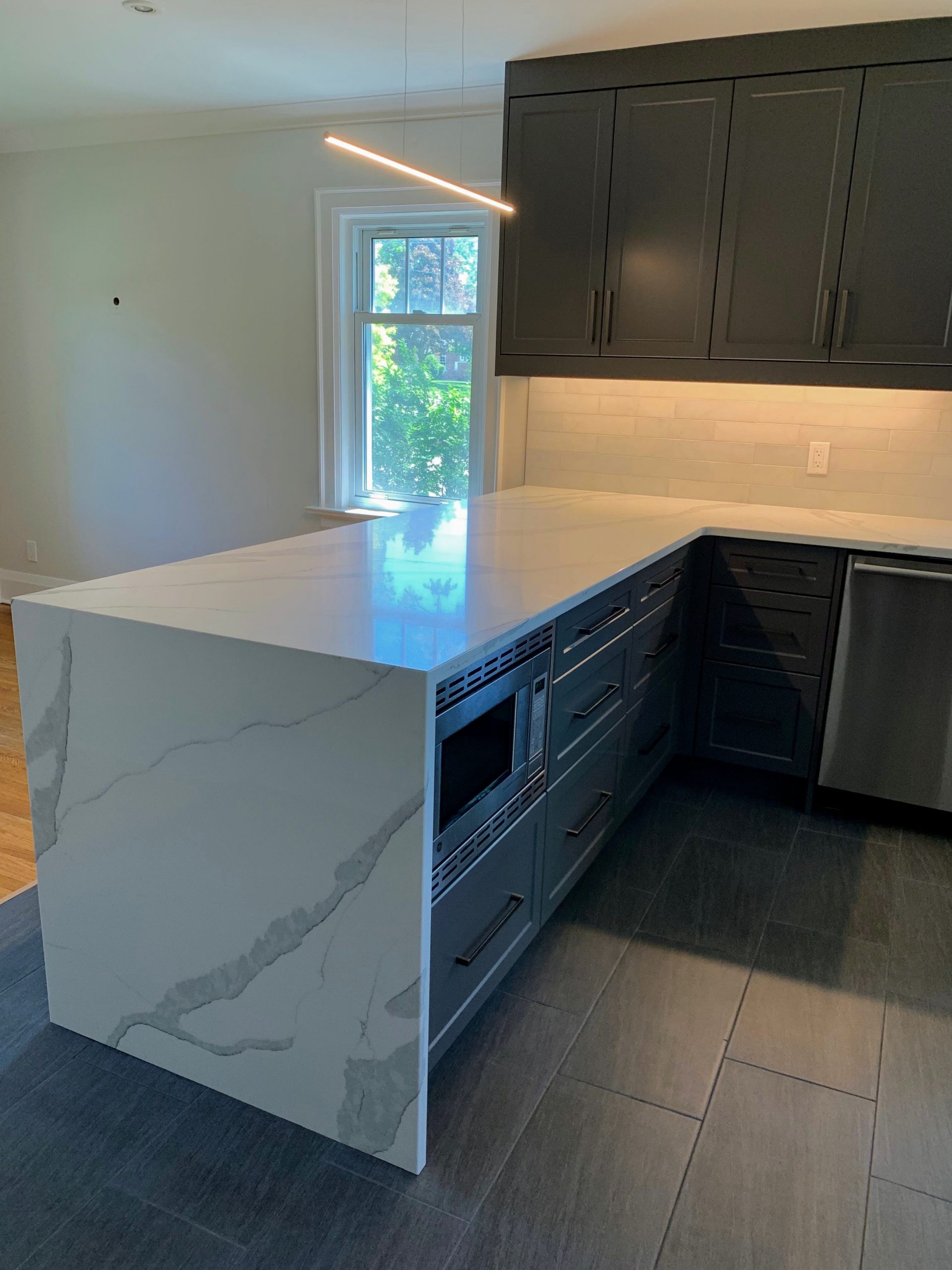 Waterfall marble countertop