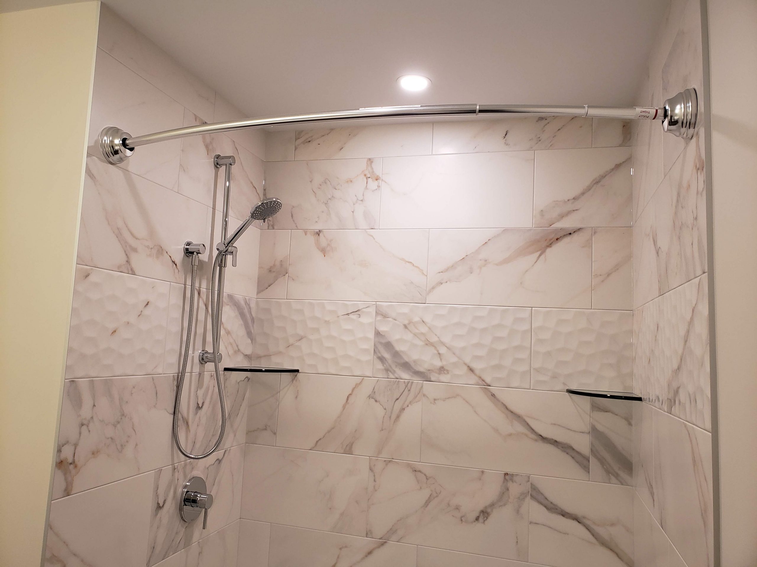 Wavy tile horizontal accent border