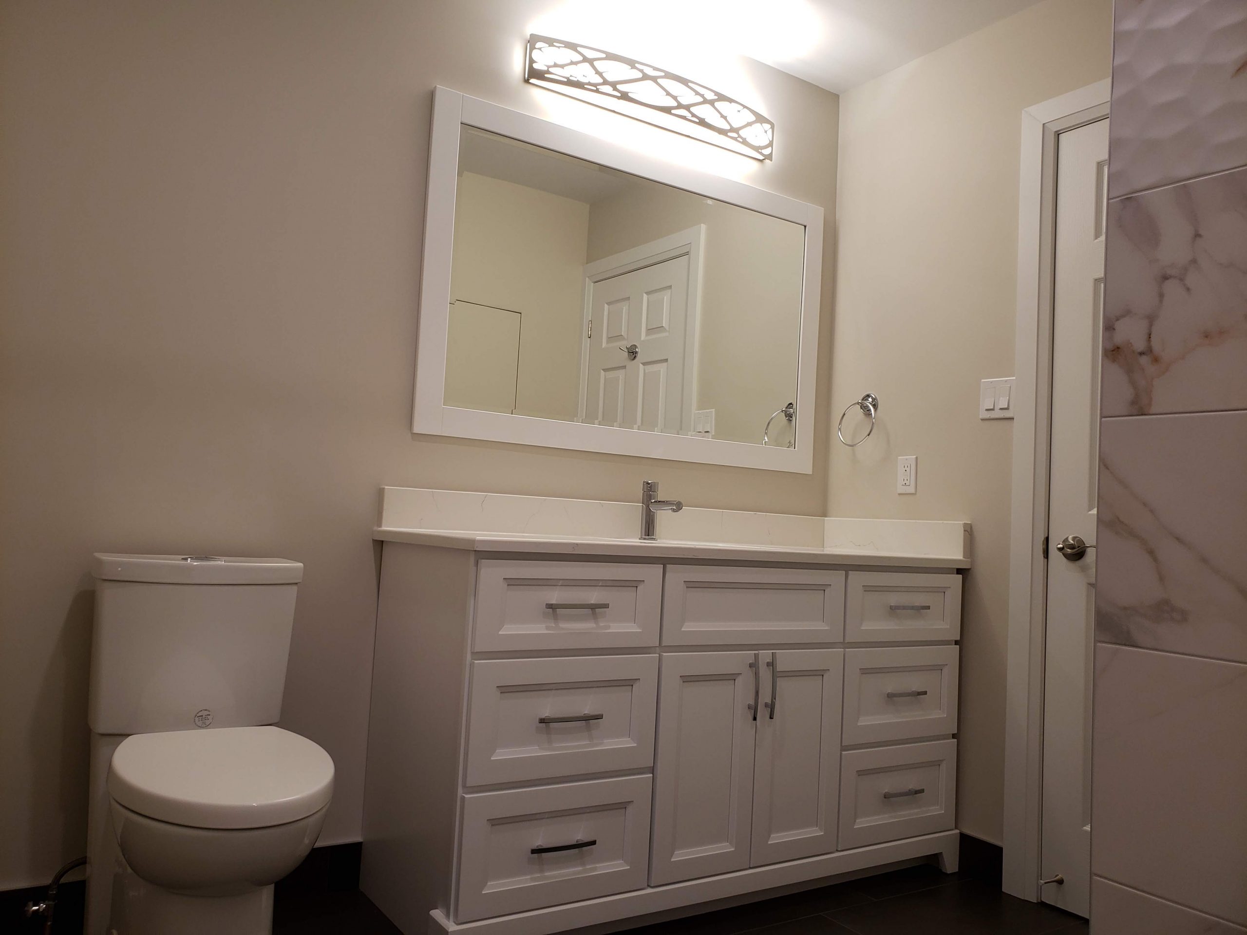 White vanity with matching vanity mirror
