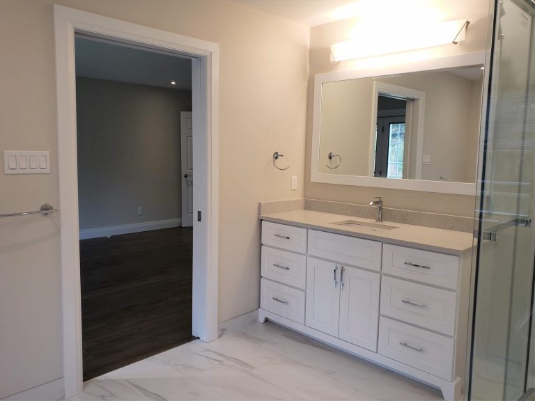 White vanity with matching vanity mirror