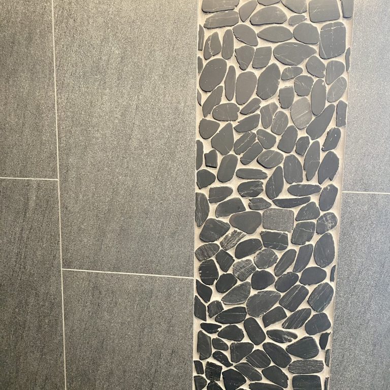 Zen pebble, Tahitian black sand