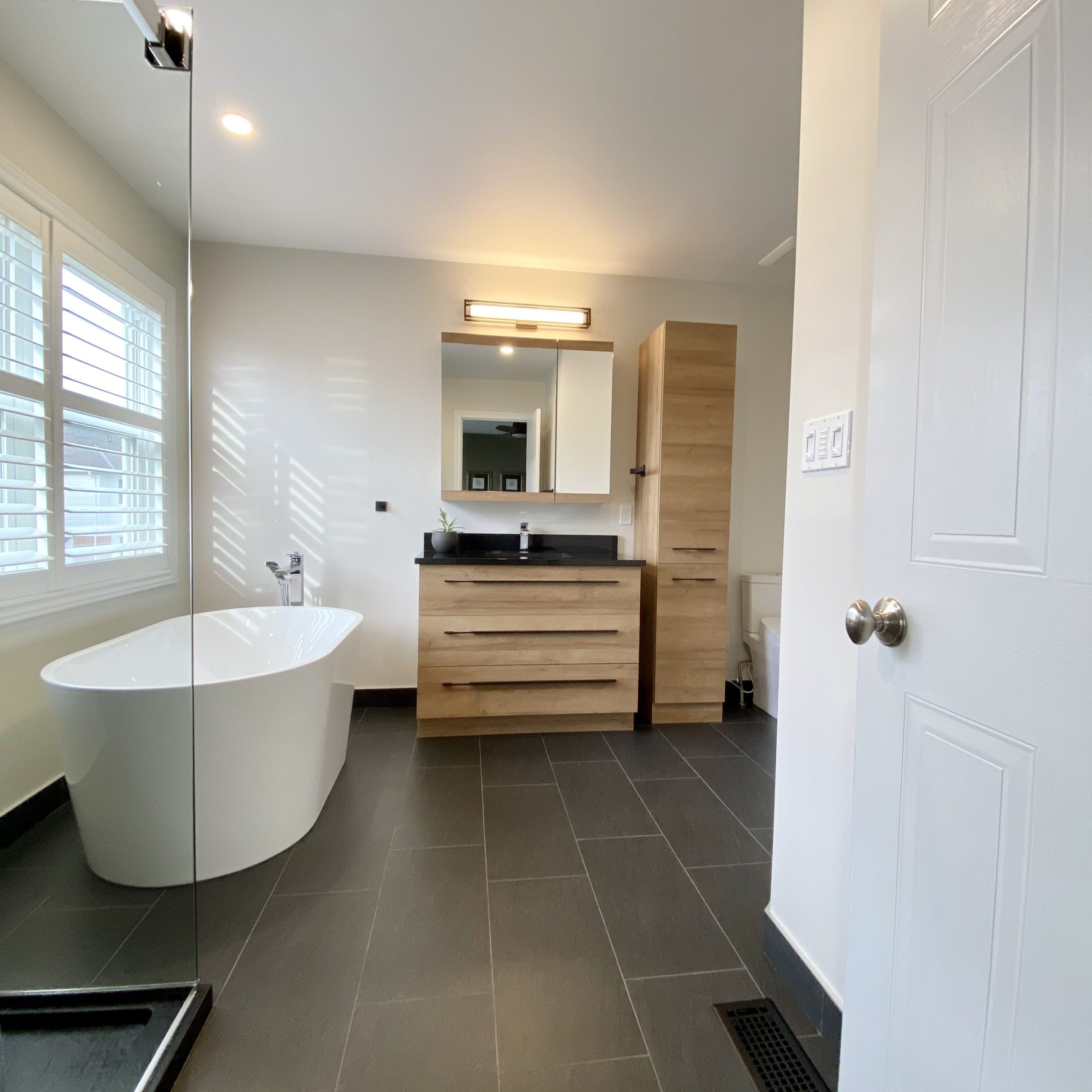 4 piece bathroom featuring notion carbon 12x24 porcelain tile
