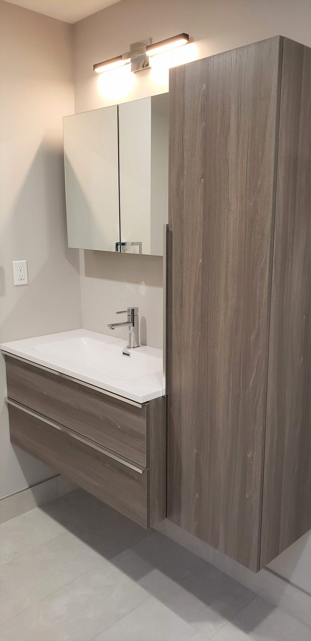 3 piece washroom featuring floating vanity and linen tower