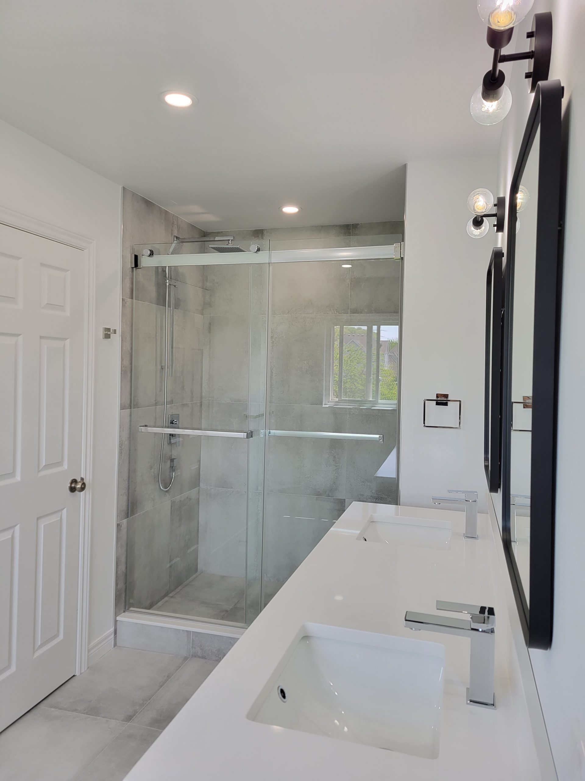 Alcove shower featuring porcelain tile walls and base