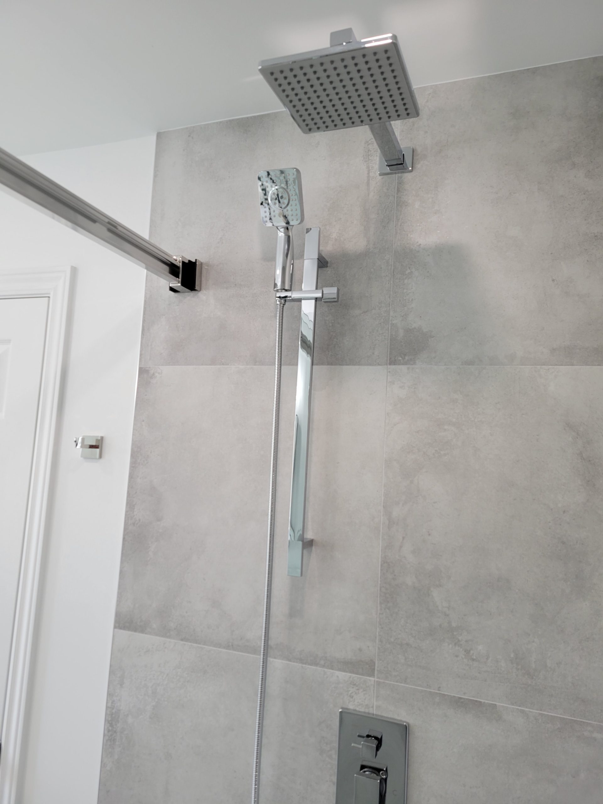 Square design shower faucet kit with handheld